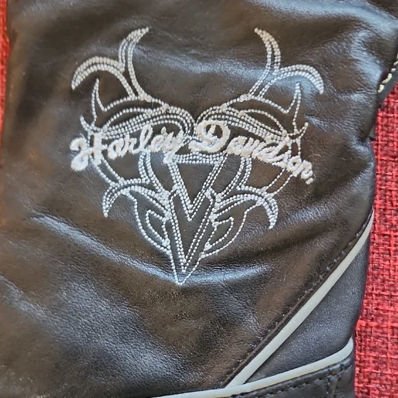 Harley-Davidson Black Leather Gloves with White Detailing - Picture 4 of 7